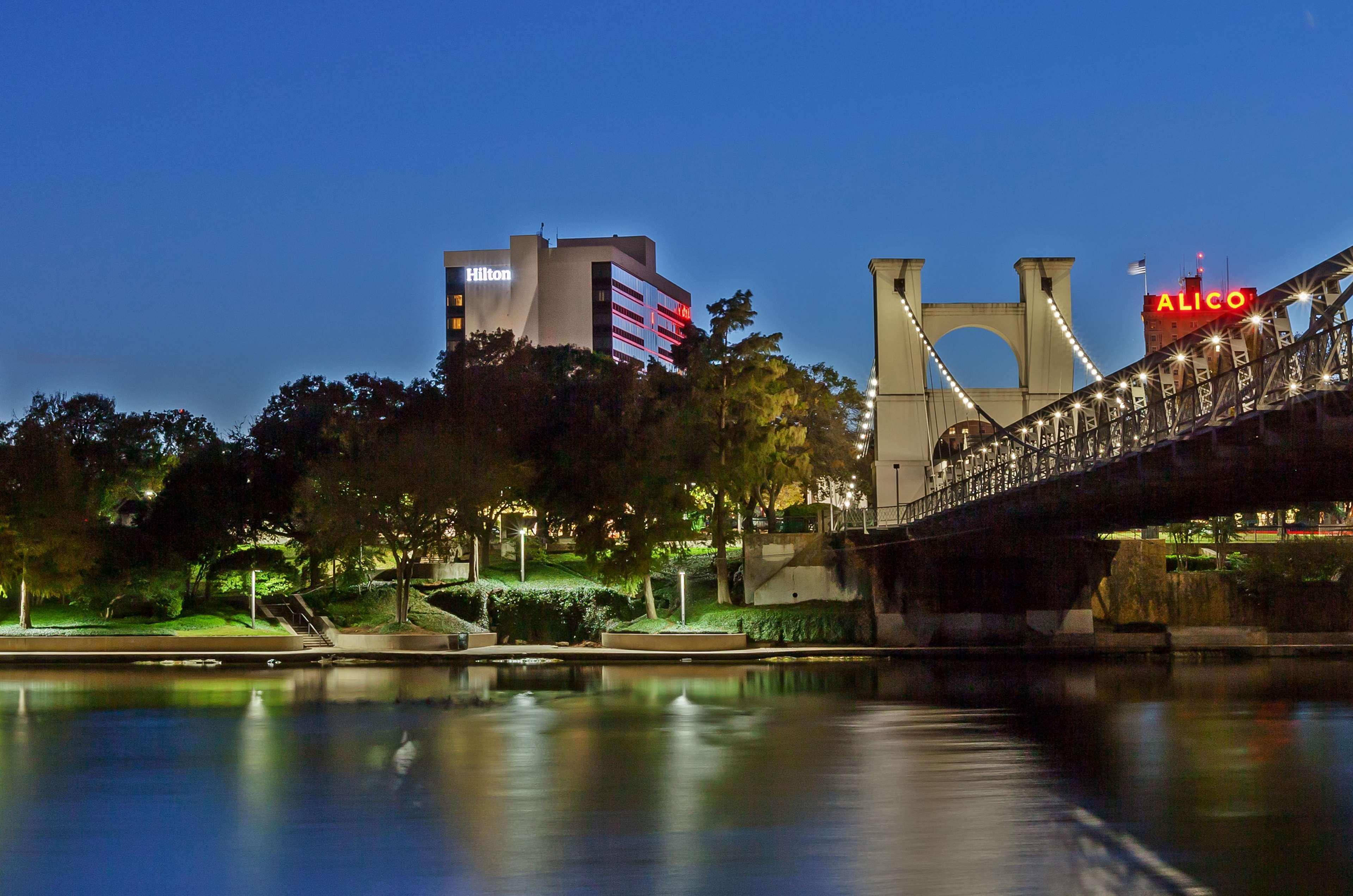 Hilton Waco Hotel Екстериор снимка
