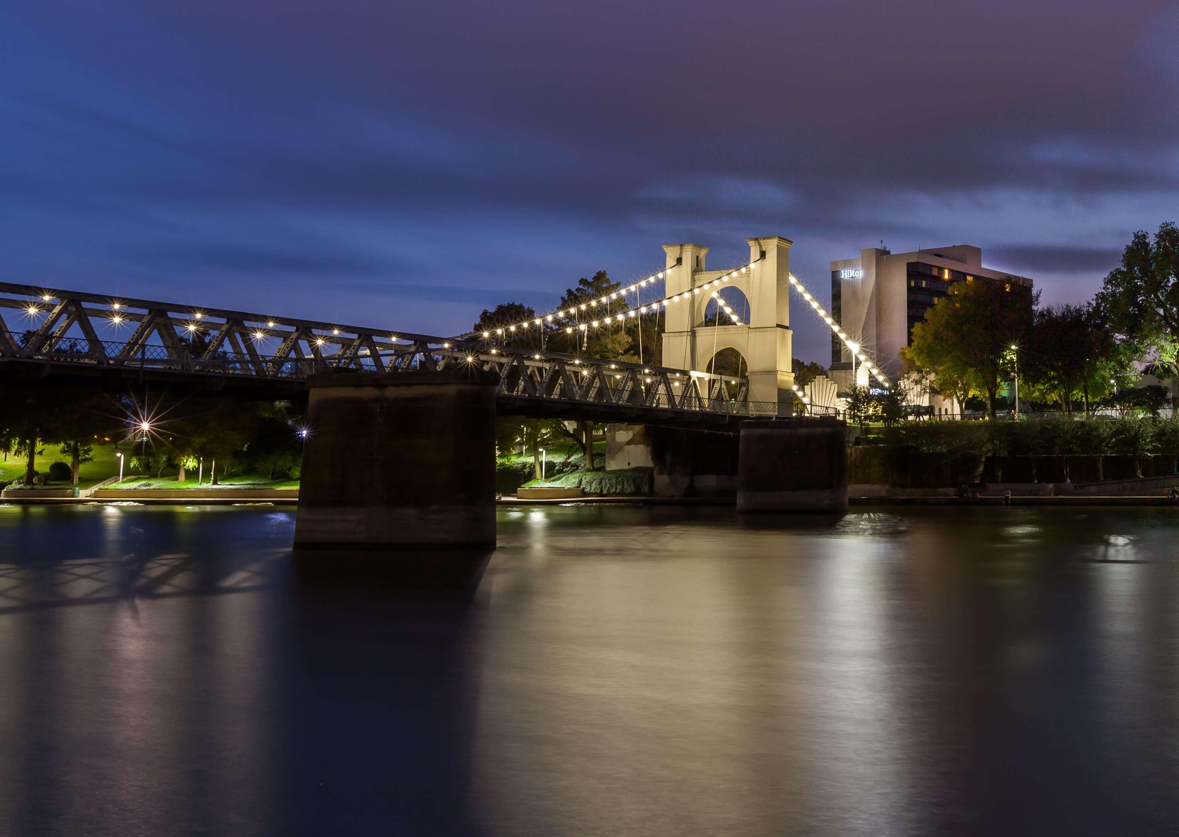 Hilton Waco Hotel Екстериор снимка