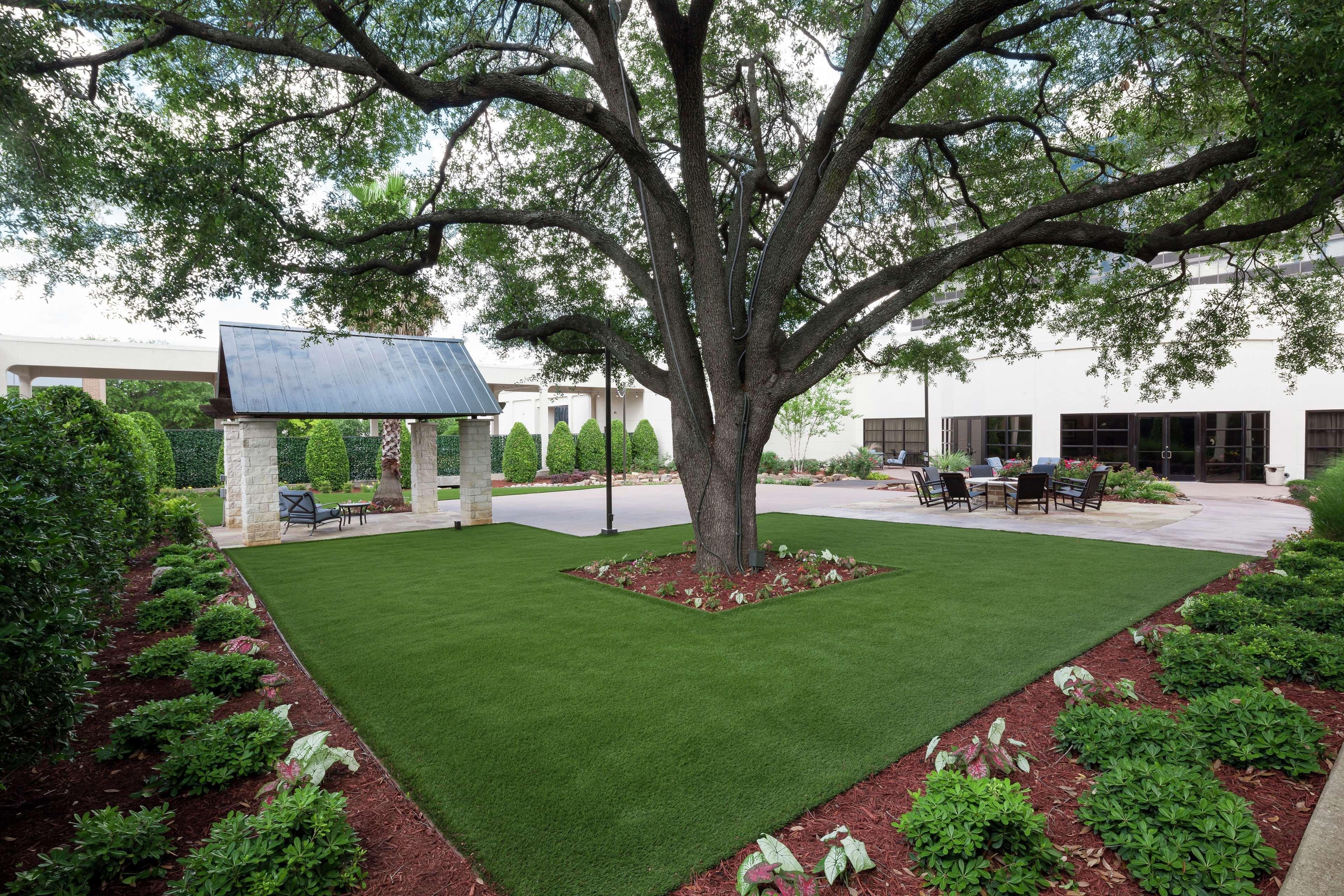 Hilton Waco Hotel Екстериор снимка