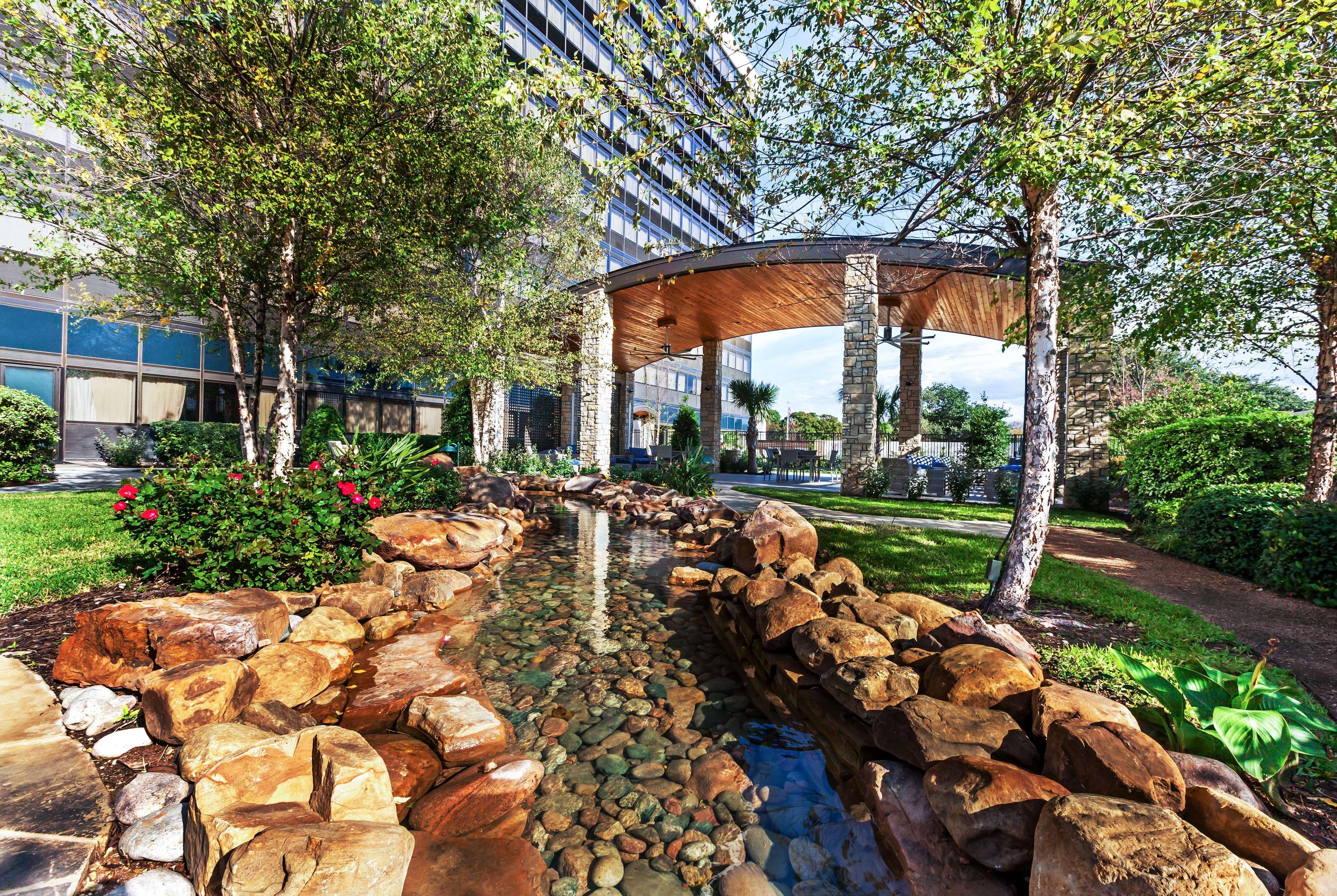 Hilton Waco Hotel Екстериор снимка